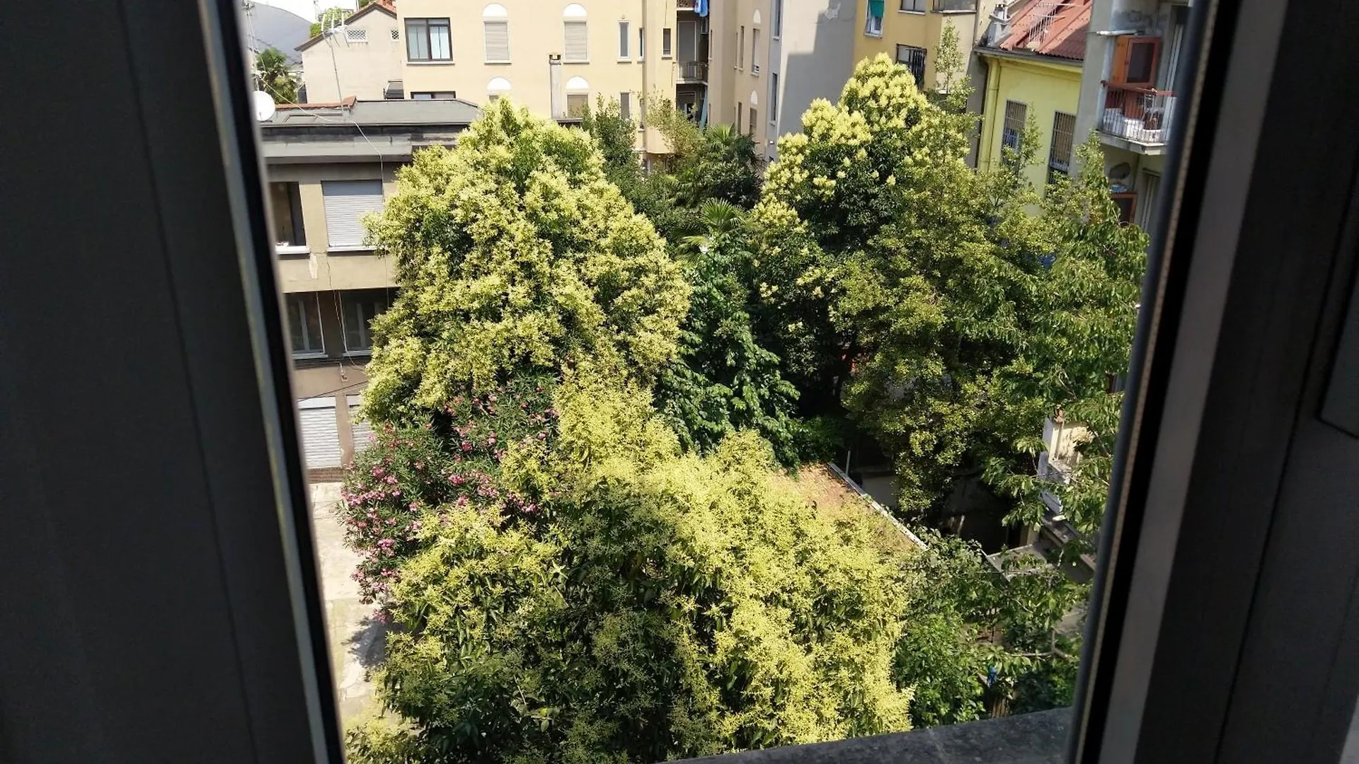 Beautiful And Spacious Two-Room Apartment Milan Italy